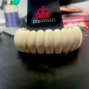 Brand New with tags Paparazzi stretch bracelet
